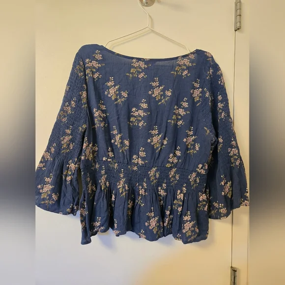 American‎ Eagle Outfitters Navy Floral Blouse - Picture 4 of 4